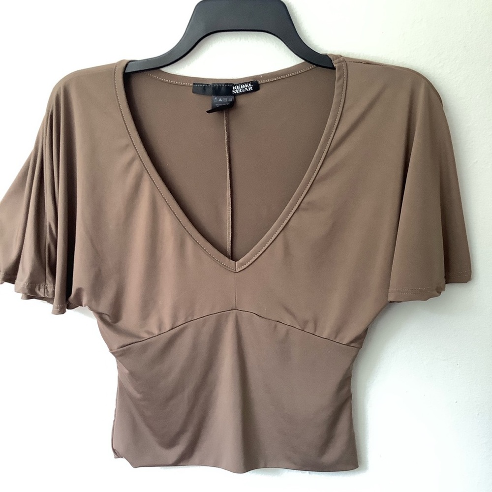 Rebel Sugar cut blouse . V neck . Soft fabric with spandex. SzS preowned